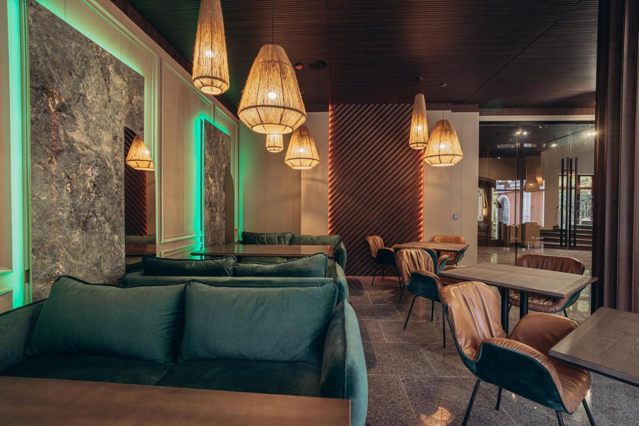 Park Hotel Bristol อุชโฮรอด ภายนอก รูปภาพ