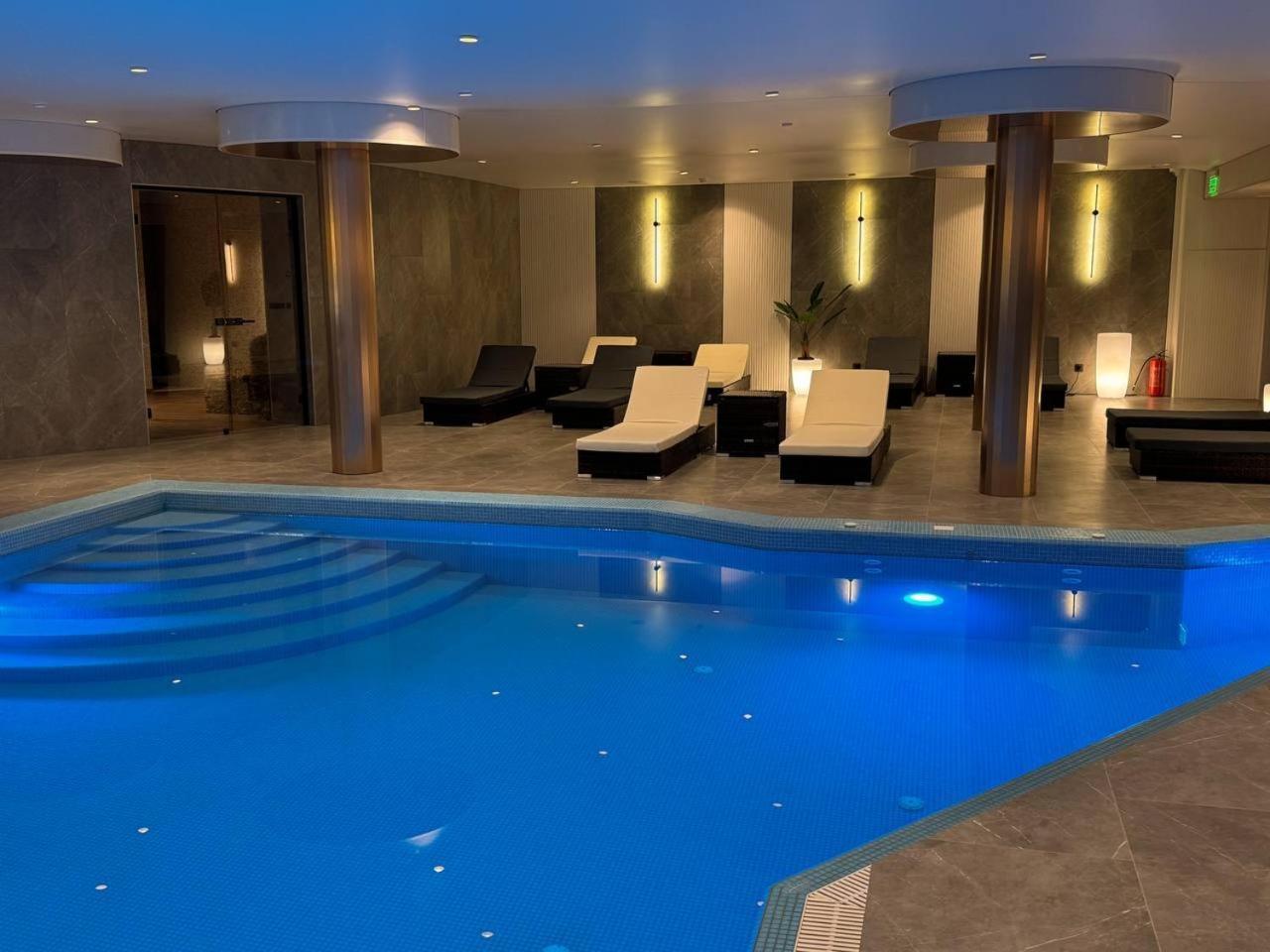 Park Hotel Bristol อุชโฮรอด ภายนอก รูปภาพ