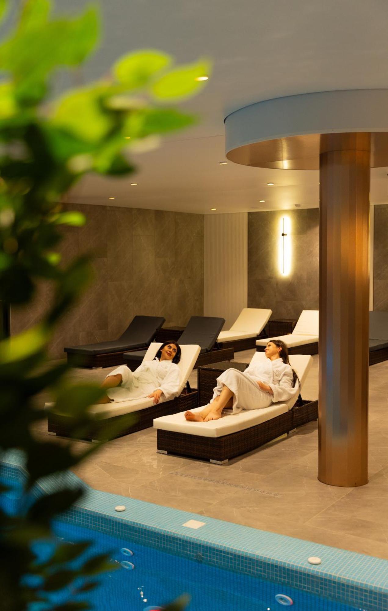 Park Hotel Bristol อุชโฮรอด ภายนอก รูปภาพ