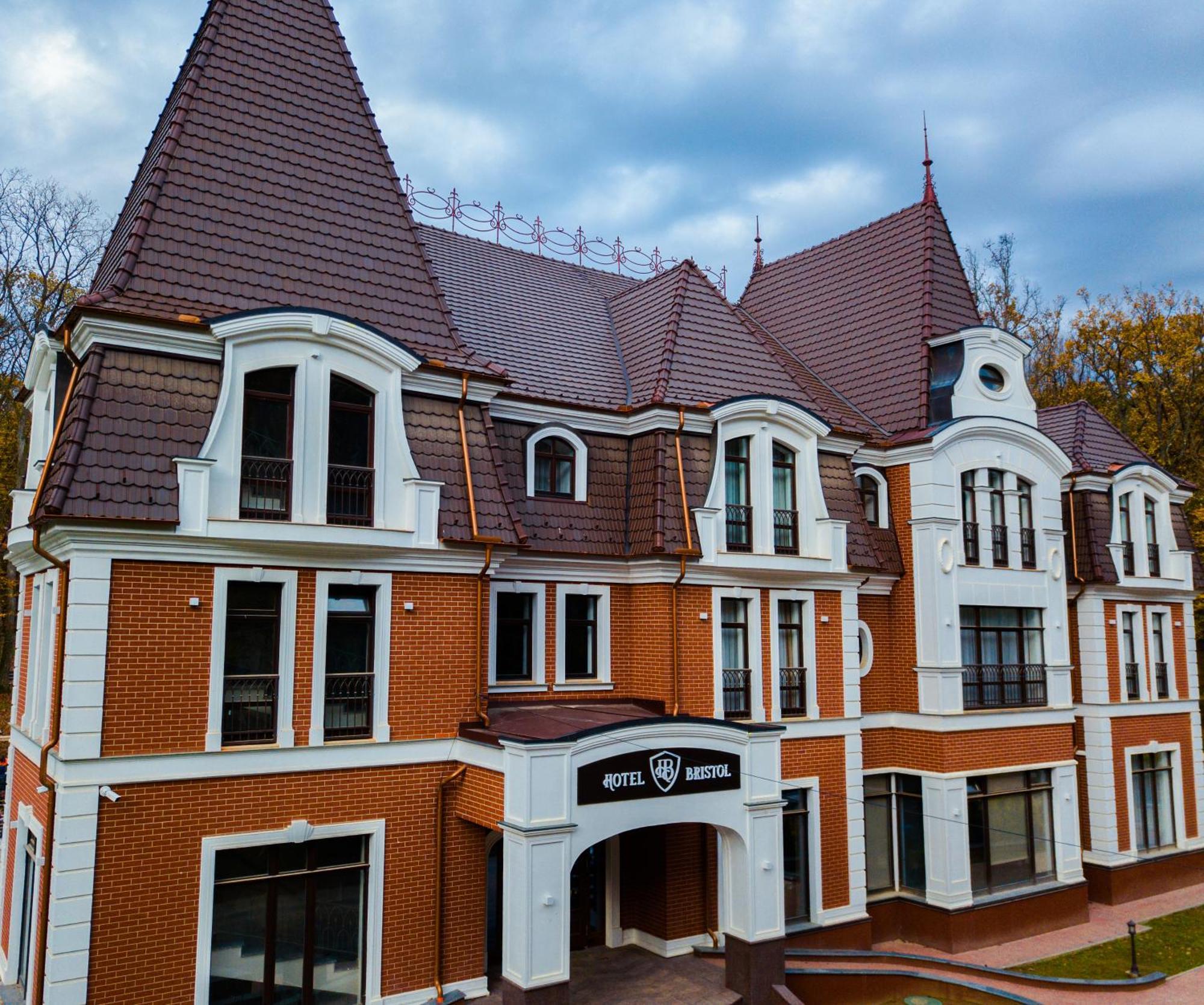 Park Hotel Bristol อุชโฮรอด ภายนอก รูปภาพ