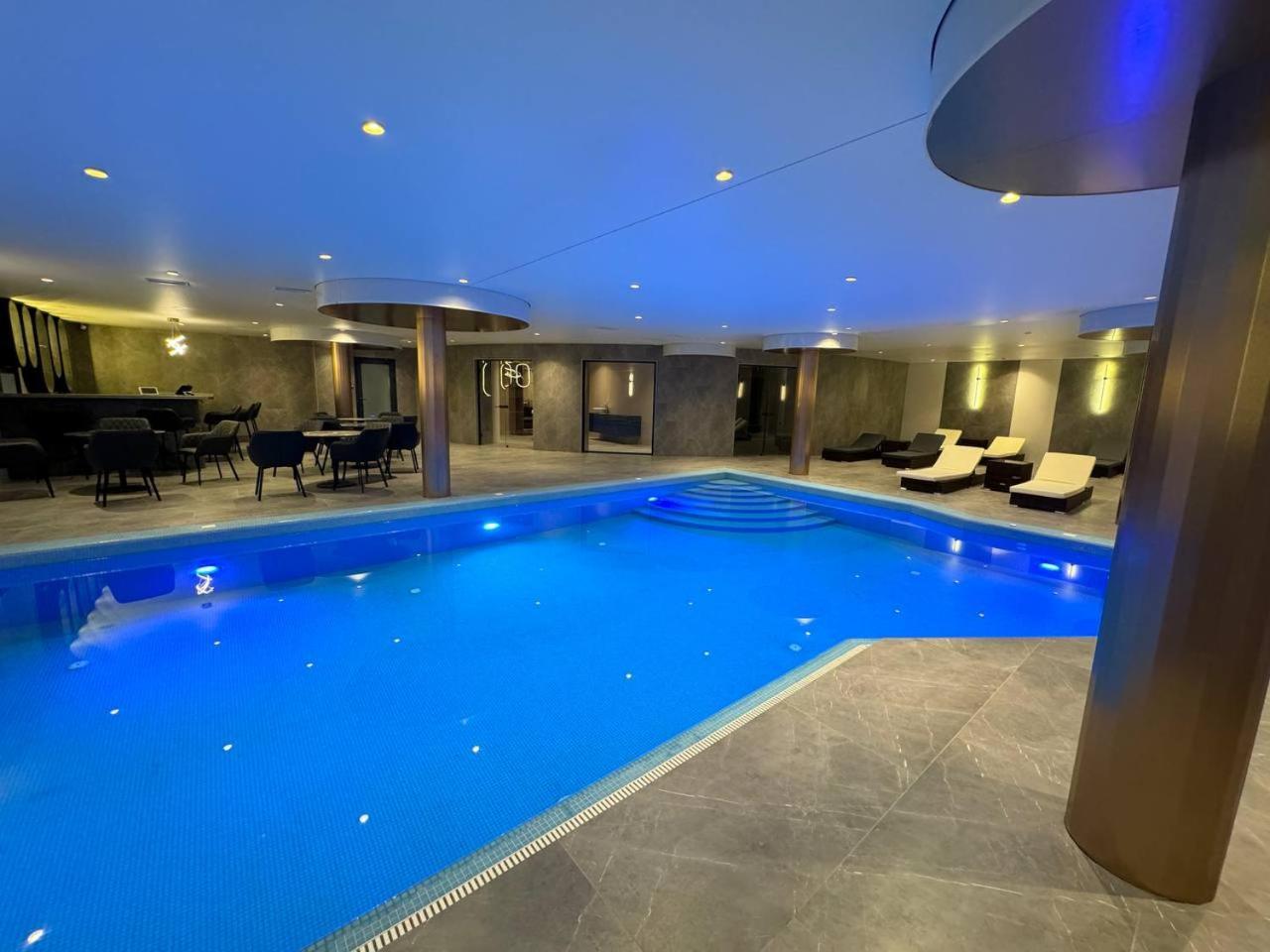 Park Hotel Bristol อุชโฮรอด ภายนอก รูปภาพ