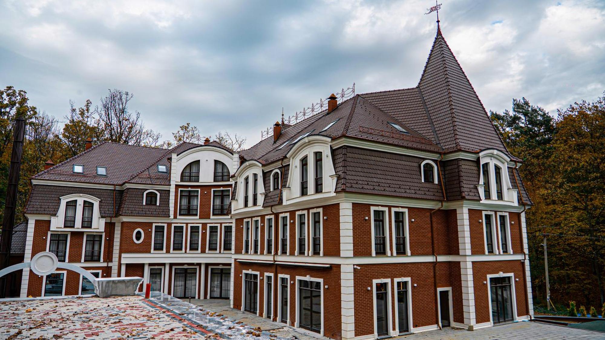 Park Hotel Bristol อุชโฮรอด ภายนอก รูปภาพ