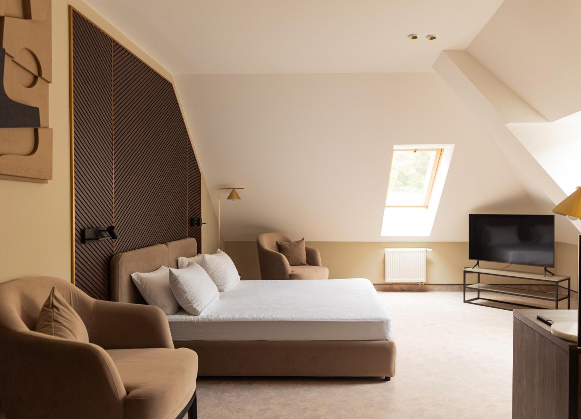 Park Hotel Bristol อุชโฮรอด ภายนอก รูปภาพ