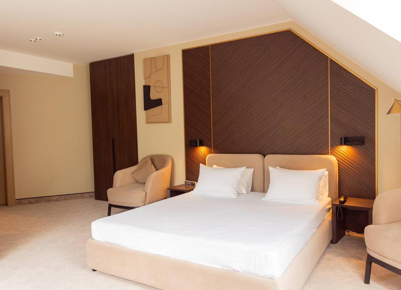 Park Hotel Bristol อุชโฮรอด ภายนอก รูปภาพ