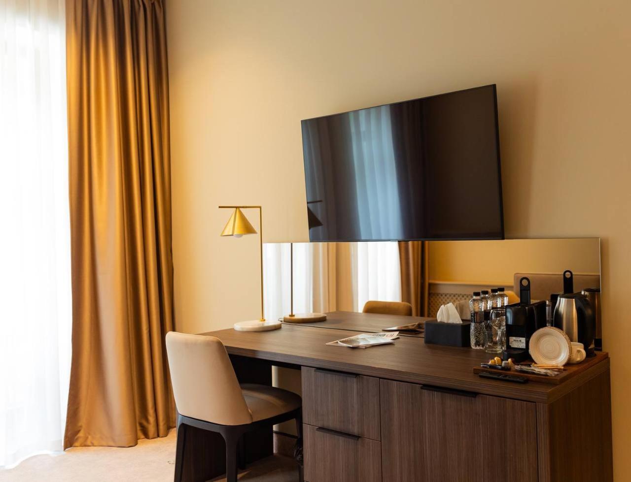 Park Hotel Bristol อุชโฮรอด ภายนอก รูปภาพ